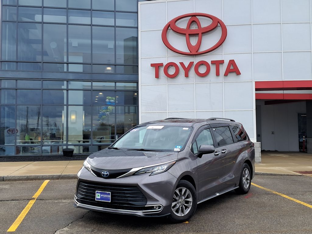 Predawn Gray Mica 2022 Toyota Sienna XLE 7-Passenger AWD Minivan All-Wheel Drive Continuously Variable Transmission