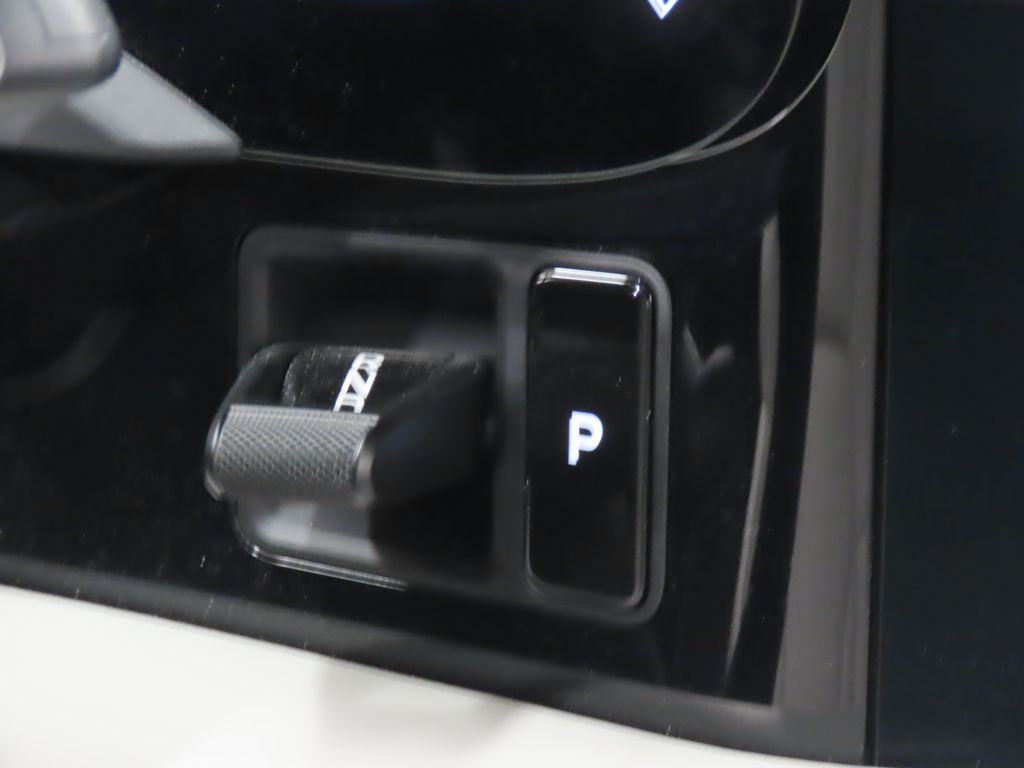 Thumbnail: 2023 Porsche Taycan - 25