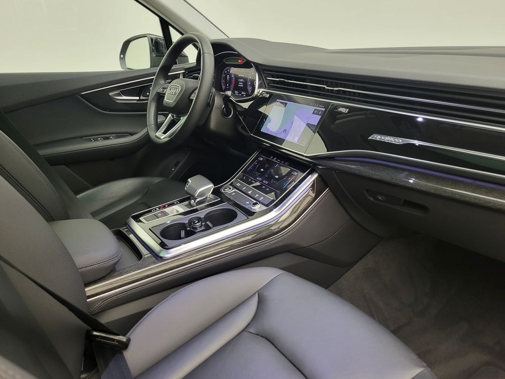 Thumbnail: 2023 Audi Q7 - 16