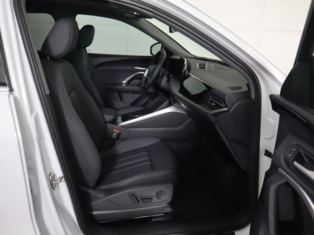 Thumbnail: 2025 Audi Q5 - 22