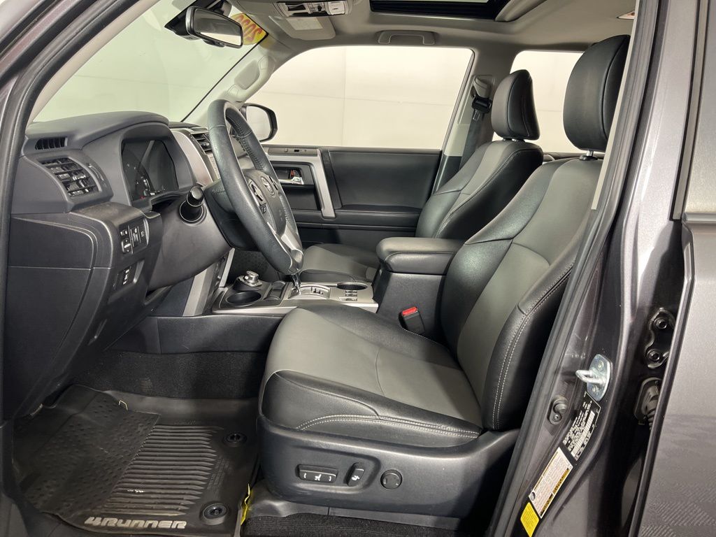 Thumbnail: 2020 Toyota 4Runner - 22