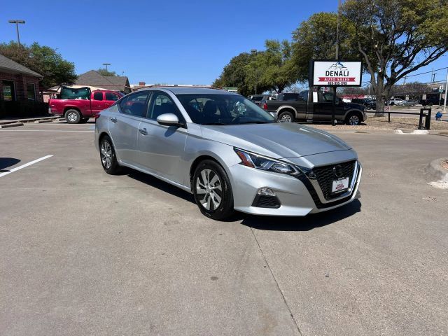 Silver 2020 Nissan Altima 2.5 S FWD Sedan Front-Wheel Drive Continuously Variable Transmission