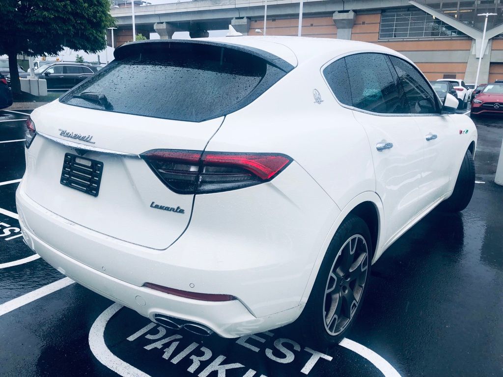 2021 Maserati Levante Base 4