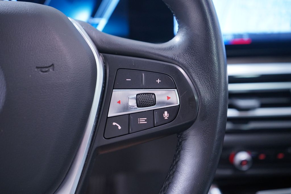 Thumbnail: 2023 BMW i4 - 21