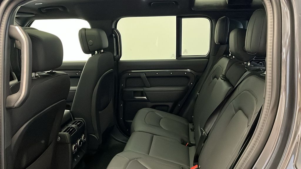 2025 Land Rover Defender 110 23