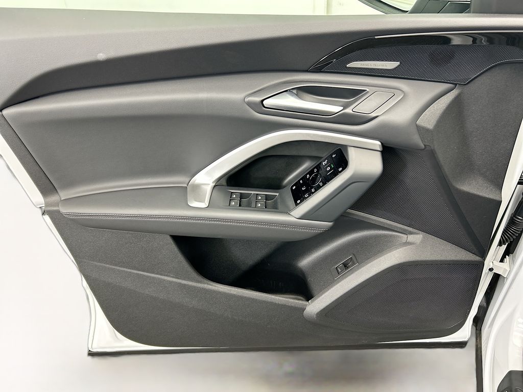 Thumbnail: 2025 Audi Q5 - 23