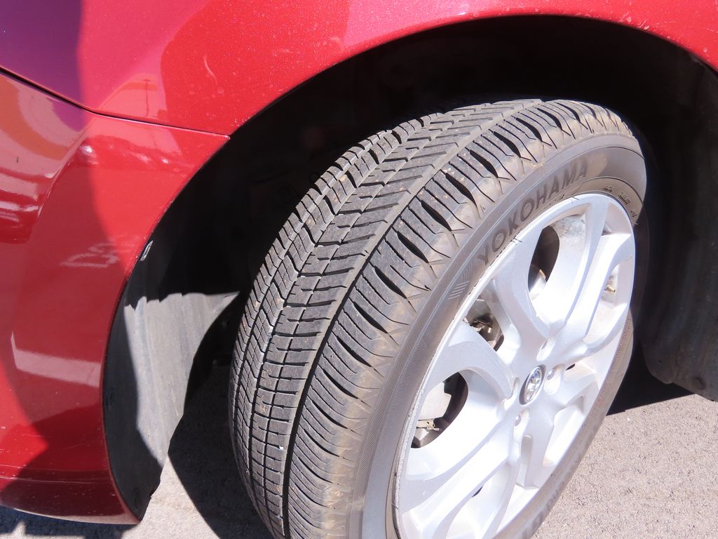 Thumbnail: 2018 Toyota Yaris - 14