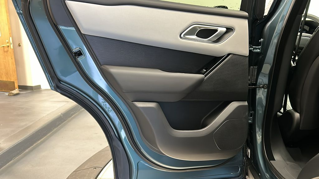 2026 Land Rover Range Rover Velar Dynamic SE 23