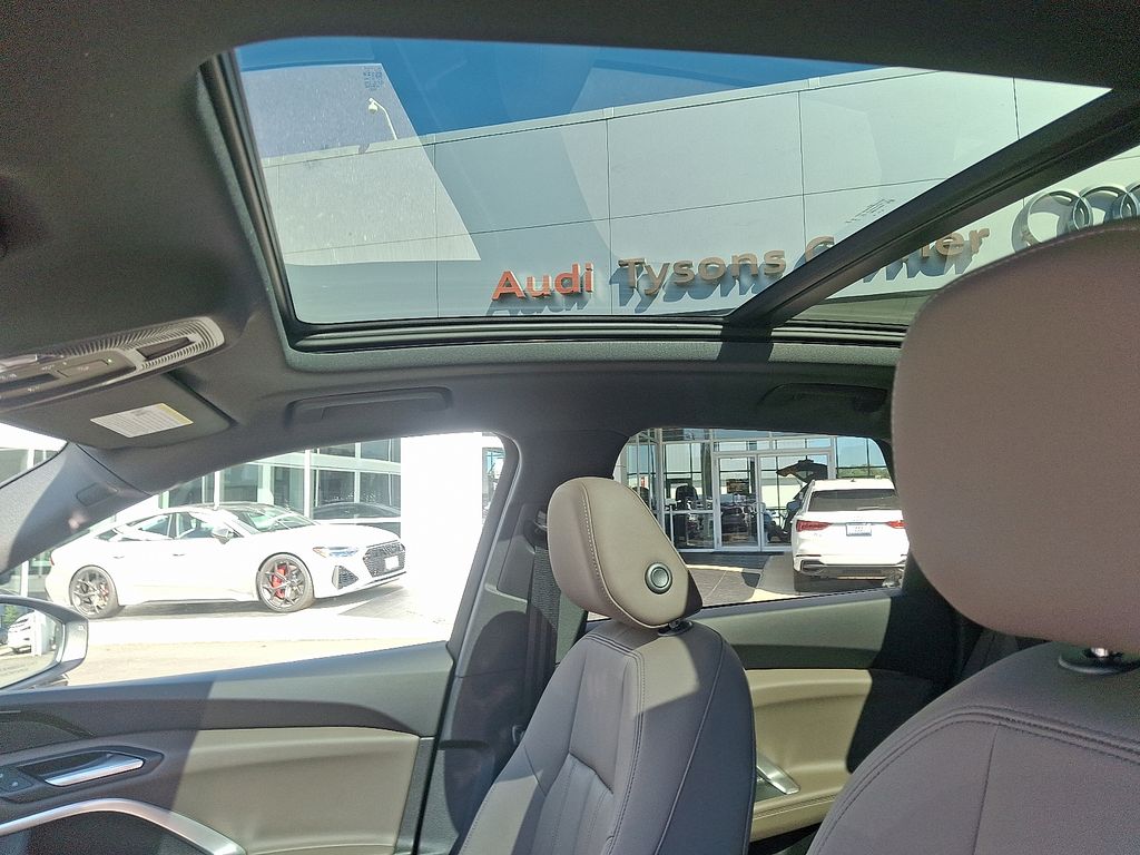 Thumbnail: 2025 Audi Q5 - 11