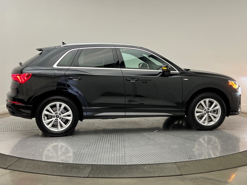 Thumbnail: 2025 Audi Q3 - 6