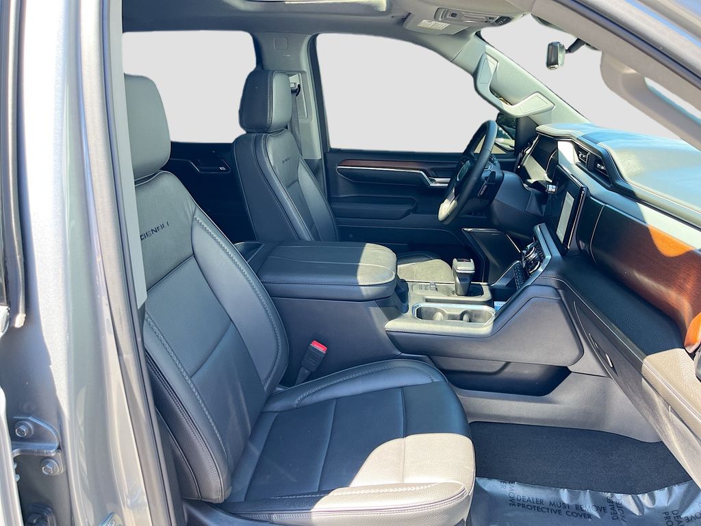 Used 2025 Silver GMC Denali image 29