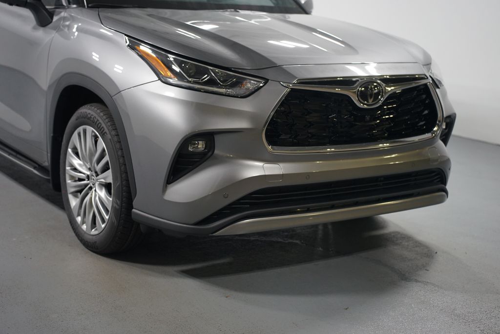 Thumbnail: 2025 Toyota Highlander - 4
