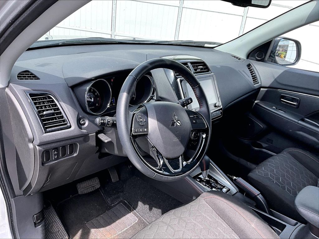 2025 Mitsubishi Outlander Sport — photo 8