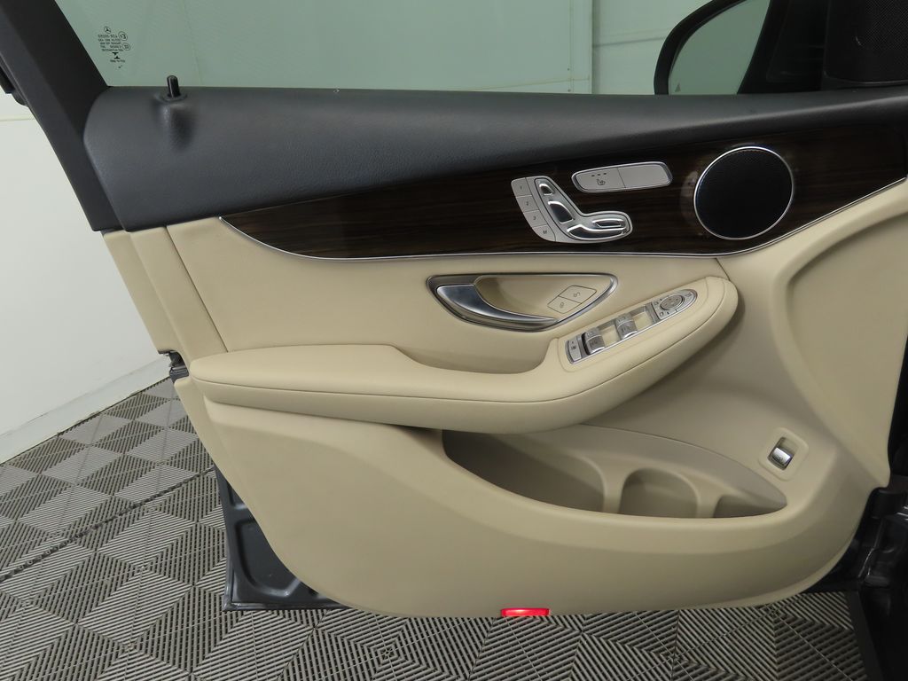 Thumbnail: 2019 Mercedes-Benz GLC - 24