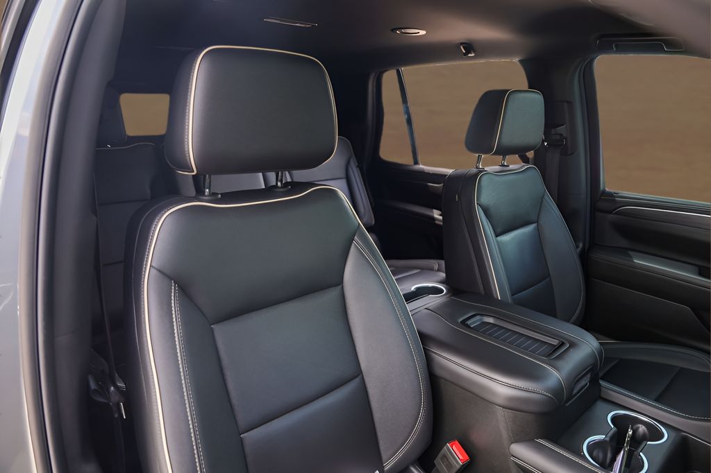 Used 2023 Silver GMC SLT image 31