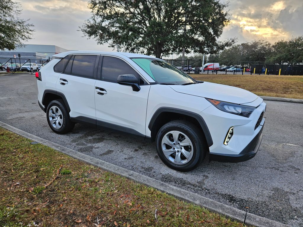 2022 Toyota RAV4 LE 7