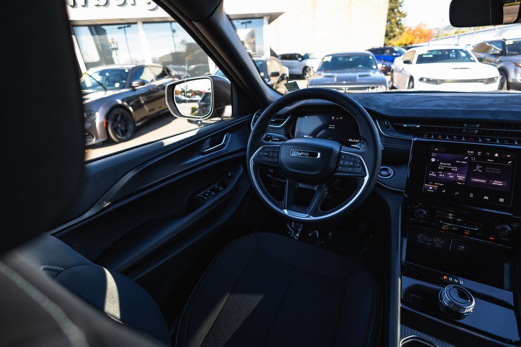 2025 Jeep Grand Cherokee Laredo X thumbnail 22