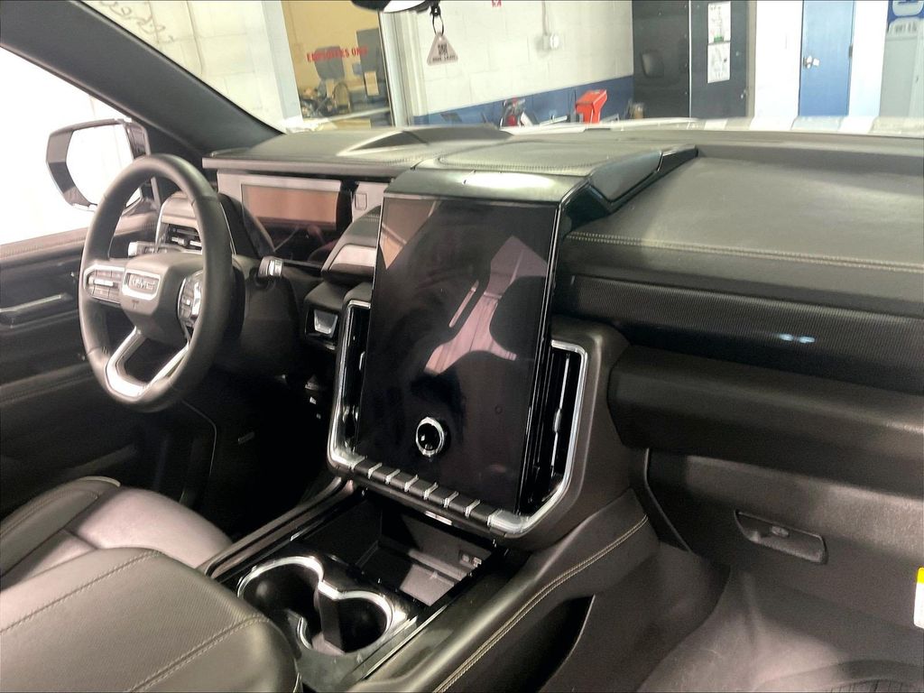 2025 GMC Yukon XL — photo 14