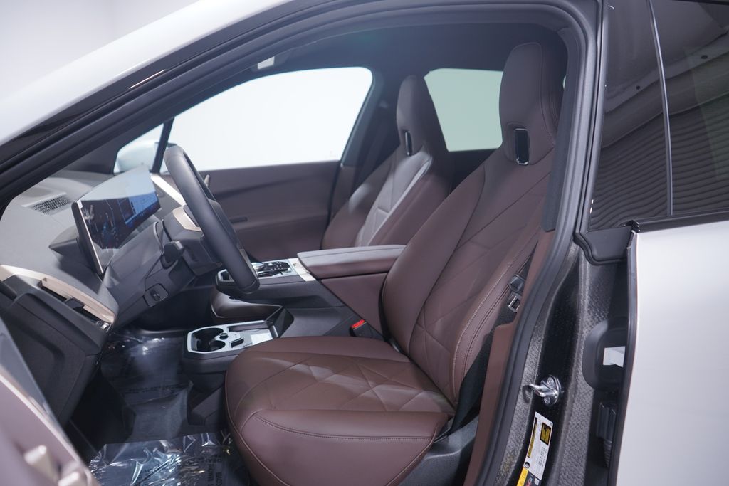 Thumbnail: 2026 BMW iX - 7