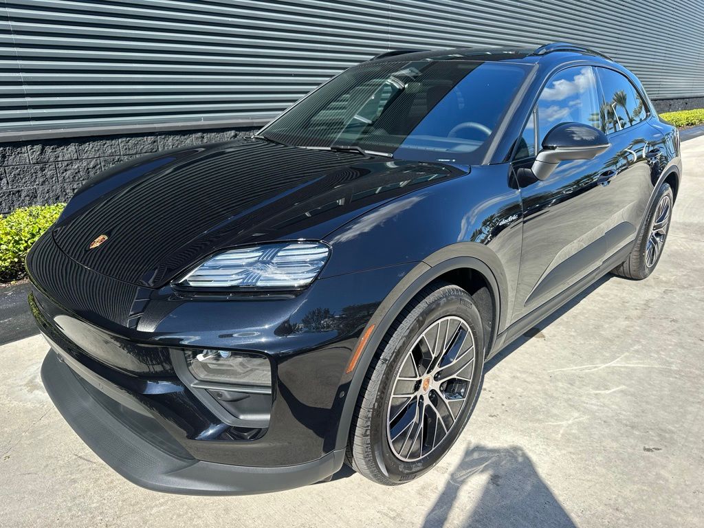 Thumbnail: 2026 Porsche Macan - 7