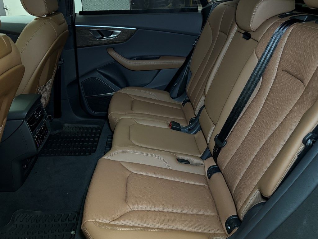 Thumbnail: 2025 Audi Q8 - 28