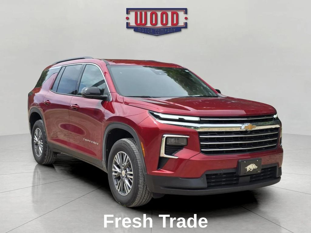Radiant Red Tintcoat 2025 Chevrolet Traverse SUV / Crossover Front-Wheel Drive 8-Speed Automatic
