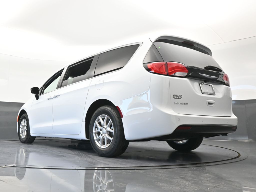 New 2026 Bright White Clearcoat Chrysler LX image 54