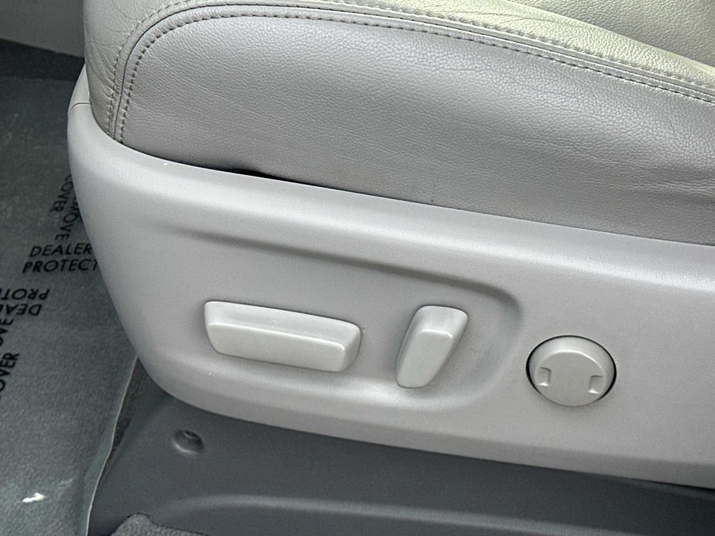 Thumbnail: 2020 Toyota Sienna - 29