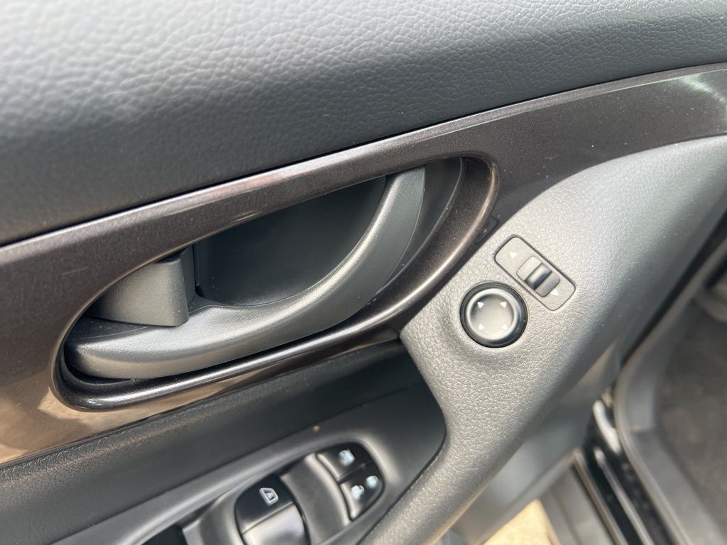 2019 Nissan Rogue S photo