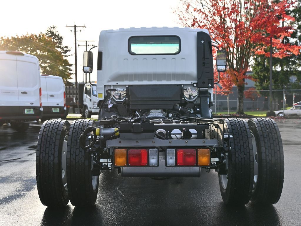 2025 Isuzu NPR XD 