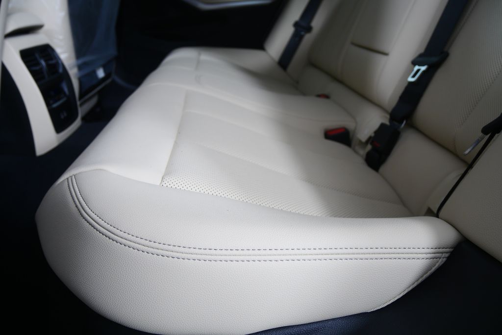 Thumbnail: 2026 BMW 3 Series - 15