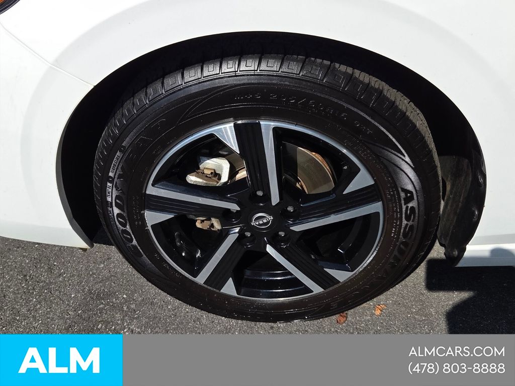 Used 2024 White Nissan SV image 3