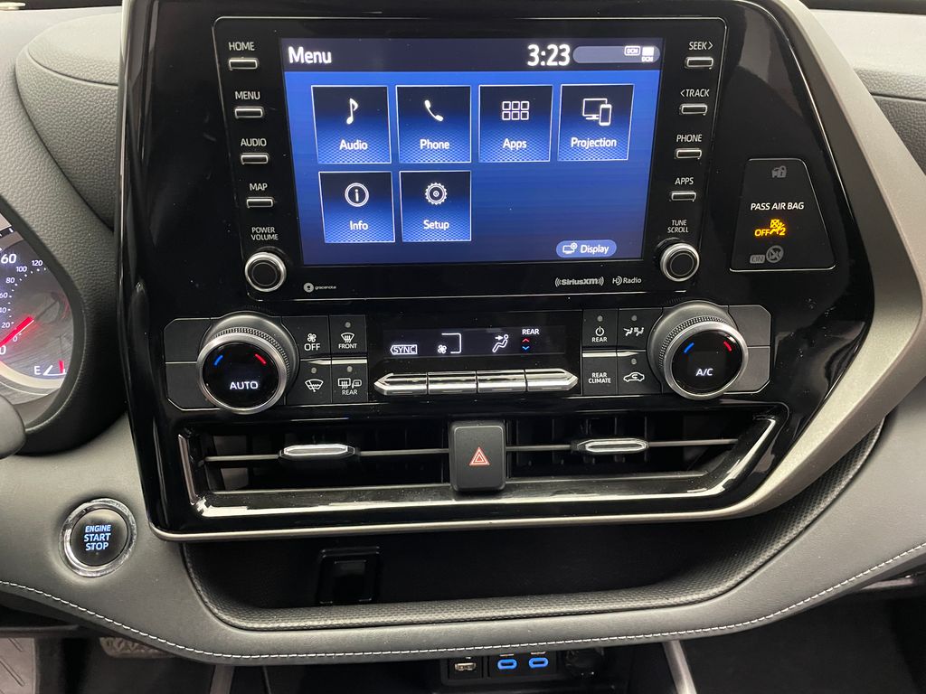 2022 Toyota Highlander LE 25