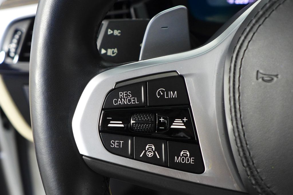 Thumbnail: 2022 BMW 5 Series - 30