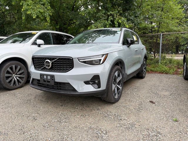 Gray (Vapour Grey Metallic) 2026 Volvo XC40 SUV / Crossover All-Wheel Drive Automatic