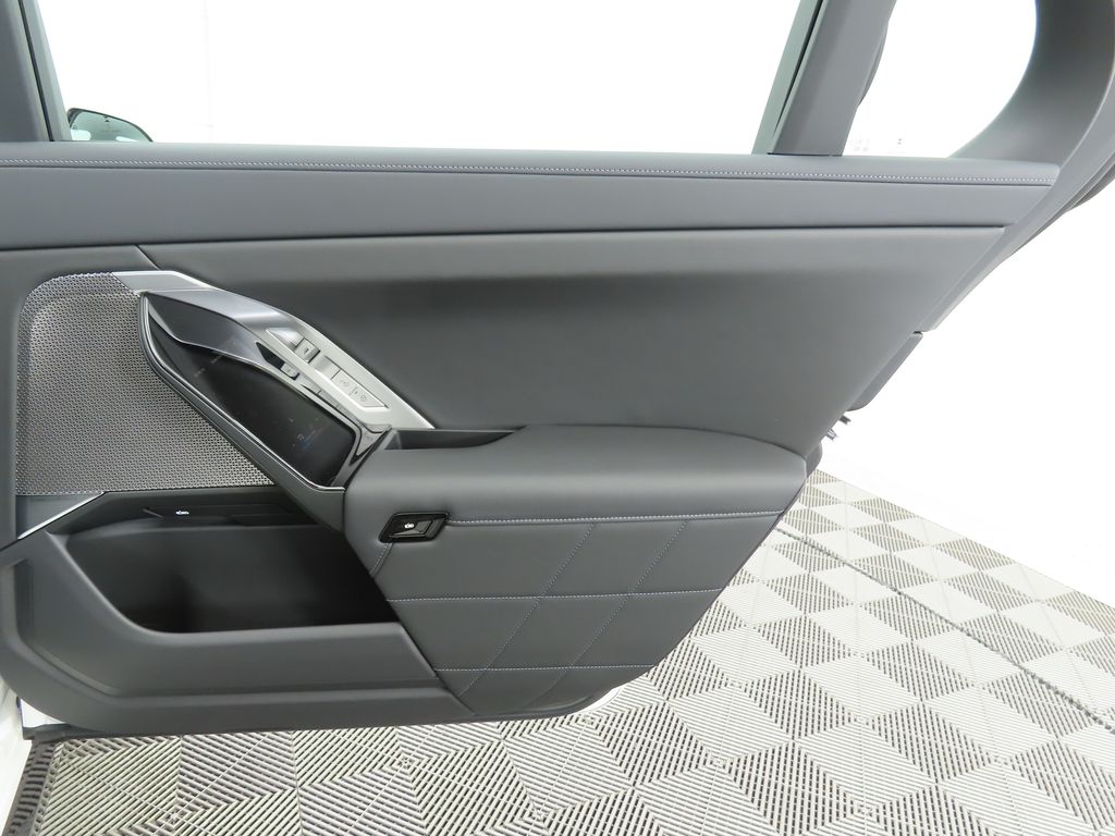 Thumbnail: 2026 BMW i7 - 27