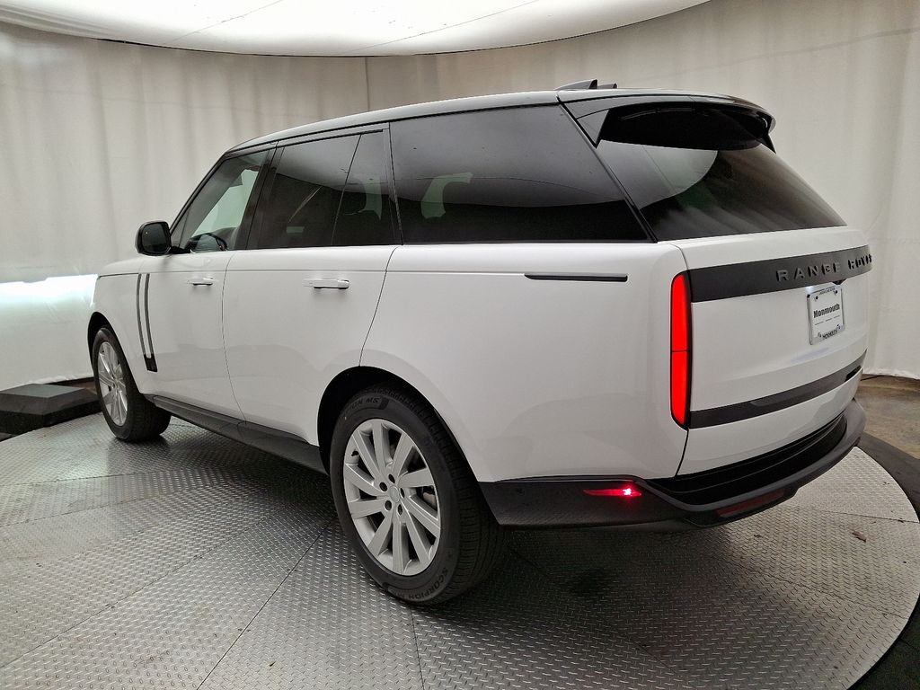 2025 Land Rover Range Rover SE 4