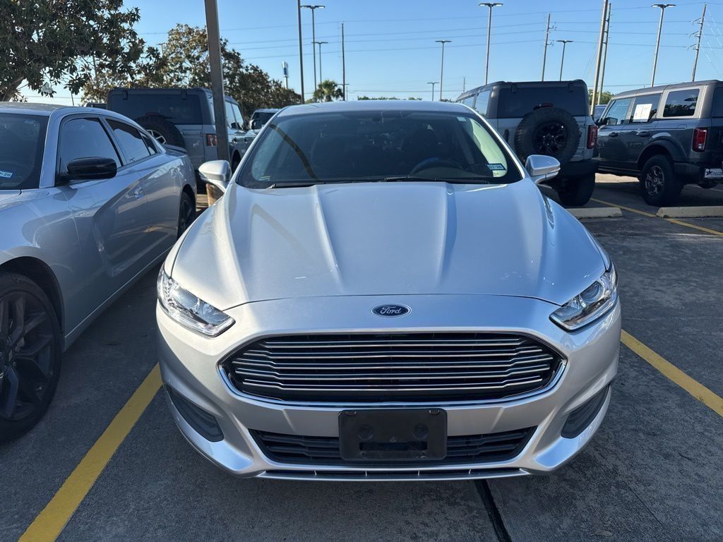 2016 Ford Fusion SE - 1