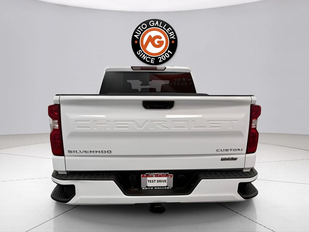 View vehicle photo 5