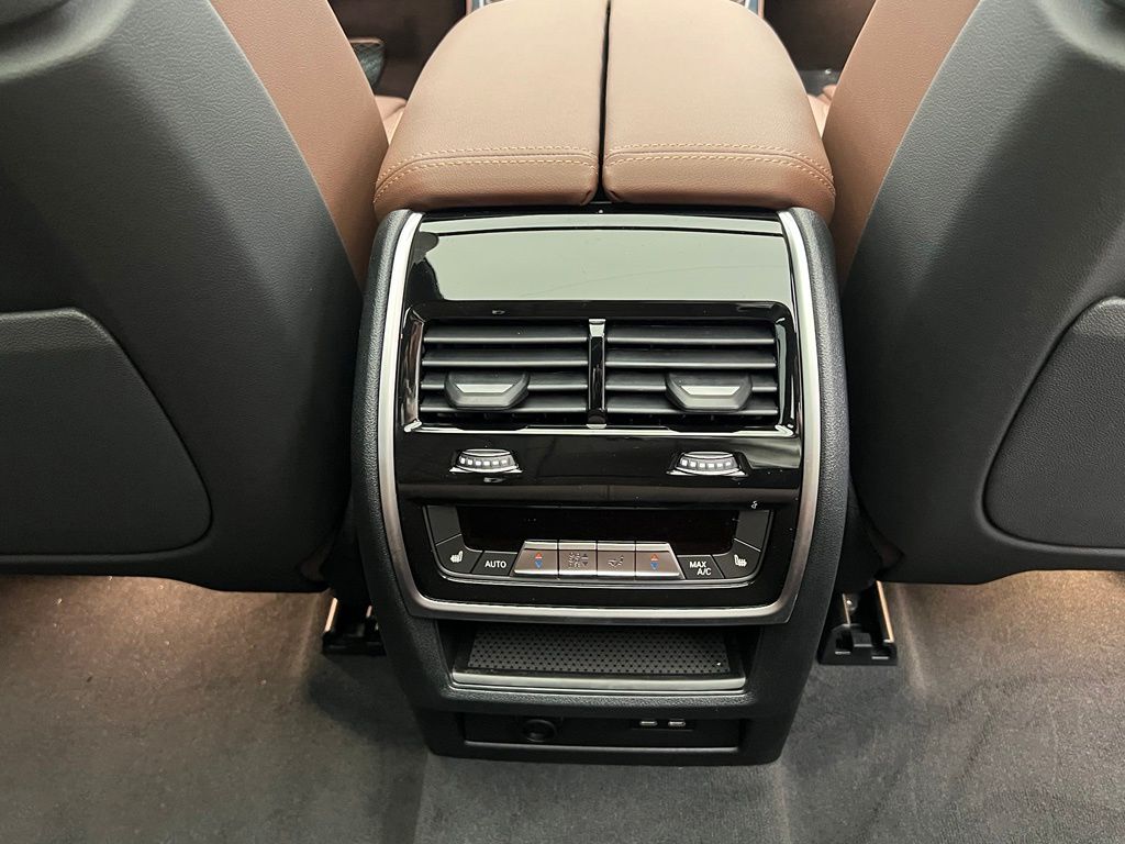 Thumbnail: 2026 BMW X5 - 9