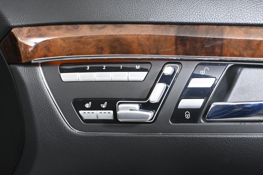 2010 Mercedes-Benz S-Class S 550 27