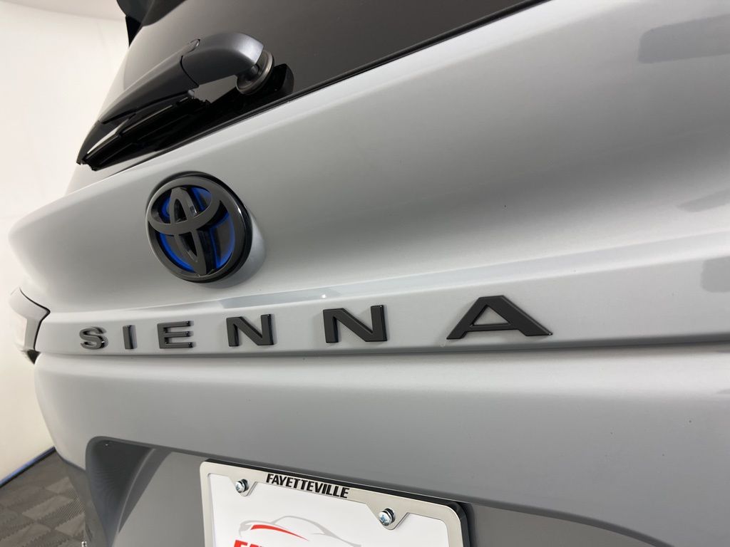 Thumbnail: 2025 Toyota Sienna - 21
