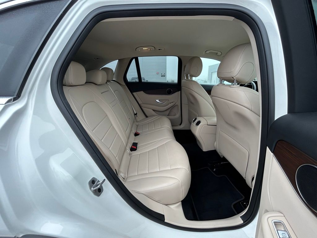 Used 2022  Mercedes-Benz GLC 300 image 41