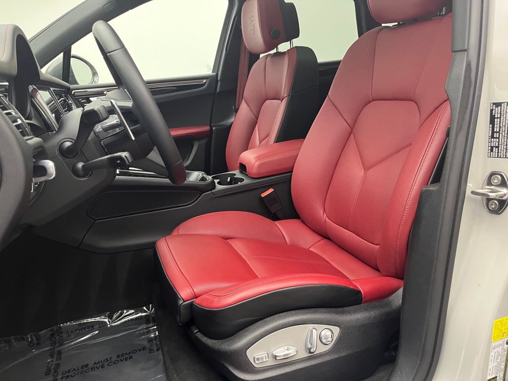 Thumbnail: 2025 Porsche Macan - 5