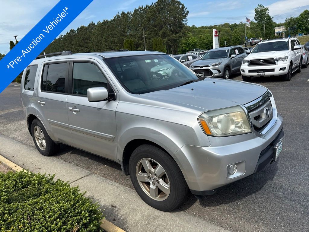 Alabaster Silver Metallic 2011 Honda Pilot EX-L with DVD 4WD SUV / Crossover Four-Wheel Drive 5-Speed Automatic
