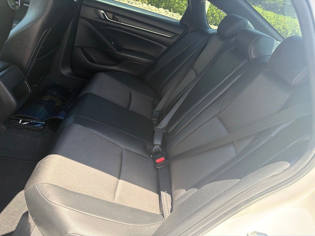Used 2022 Platinum White Pearl Honda Sport image 17