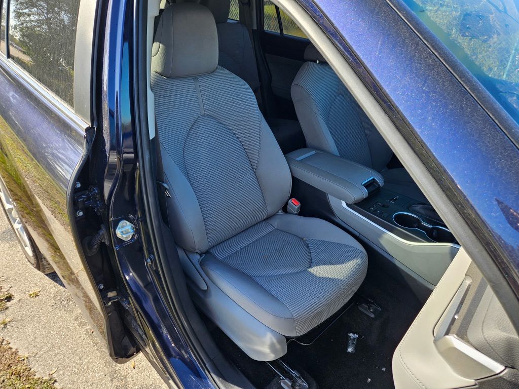 Thumbnail: 2023 Toyota Highlander - 15