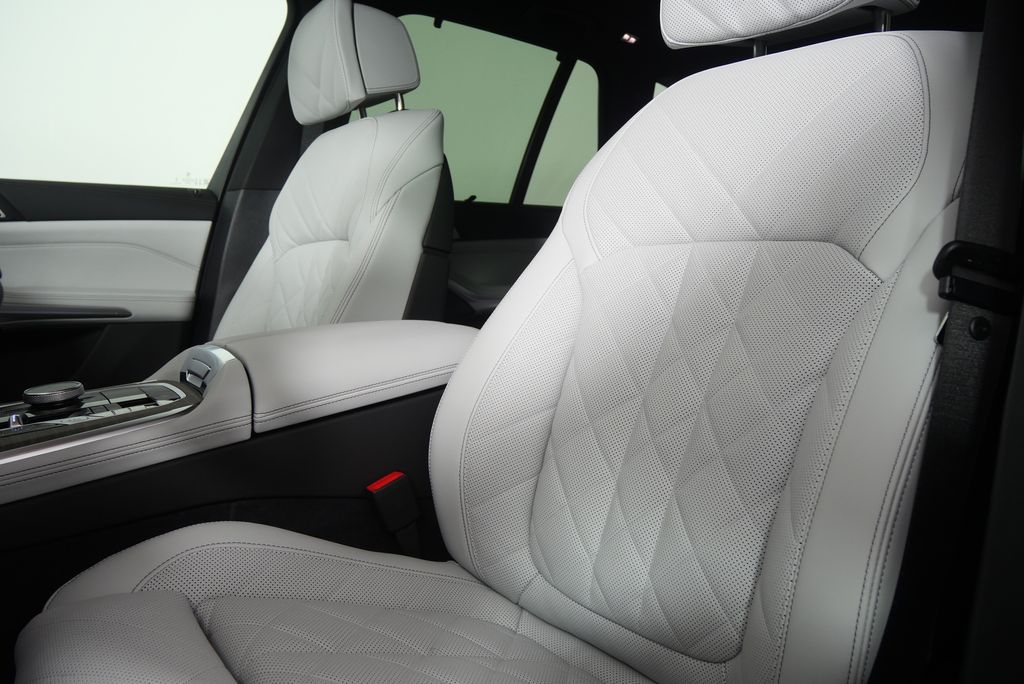 Thumbnail: 2026 BMW X5 - 11