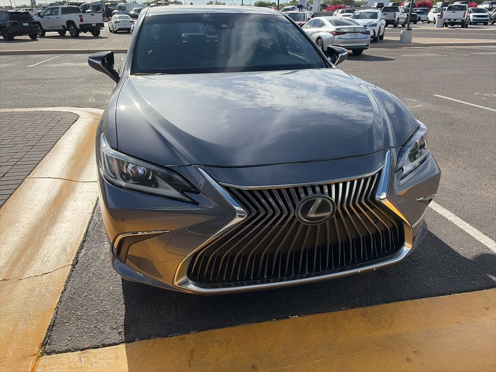 Thumbnail: 2019 Lexus ES - 2