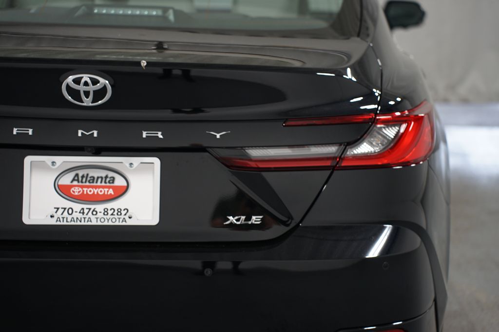 Thumbnail: 2025 Toyota Camry - 10